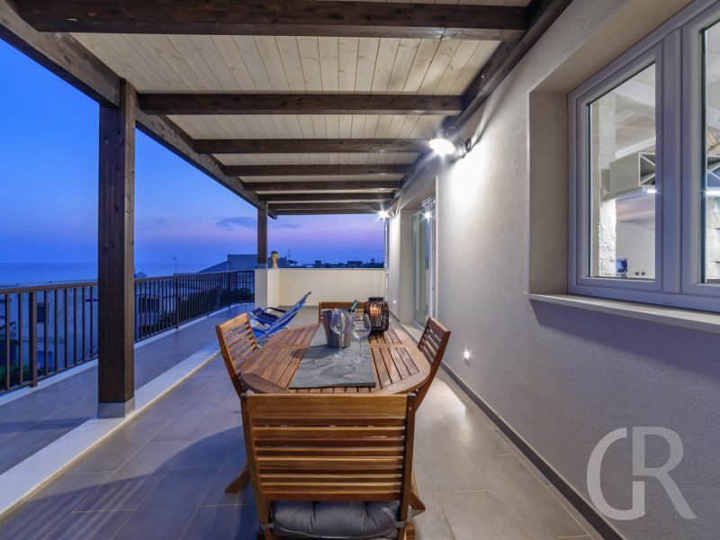 ferienwohnung-ducezio-ueberdachte-terrasse.jpg