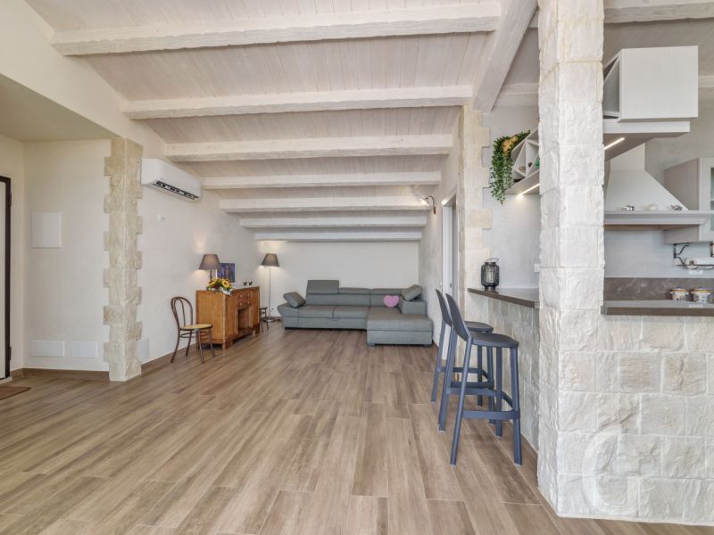 ferienwohnung-ducezio-wohnzimmer-mit-schlafsofa.jpg