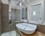 ferienwohnung-enea-badezimmer-mit-dusche.jpg
