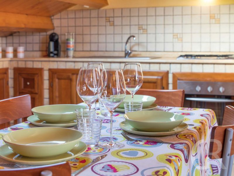 ferienwohnung-gioacchino-gedeckter-esstisch.jpg