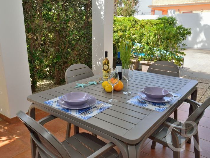 ferienwohnung-kalika-ueberdachte-terrasse.jpg