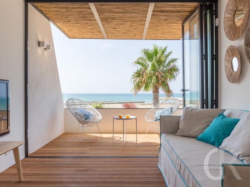 ferienwohnung-medea-schlafsofa-und-terrasse.jpg
