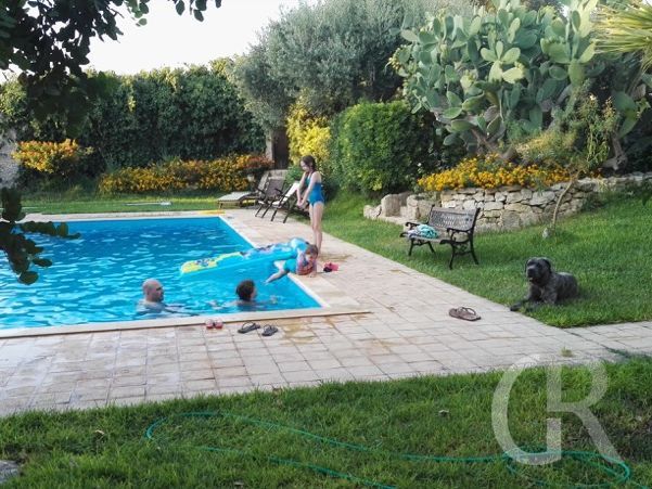 ferienwohnung-roccazzo-grosser-pool.jpg