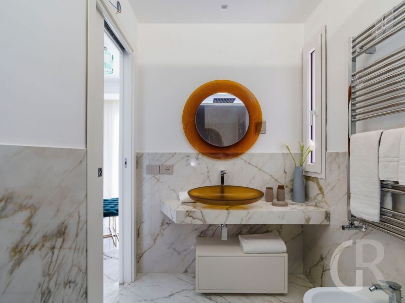 gran-tour-badezimmer-mit-waschbecken.jpg