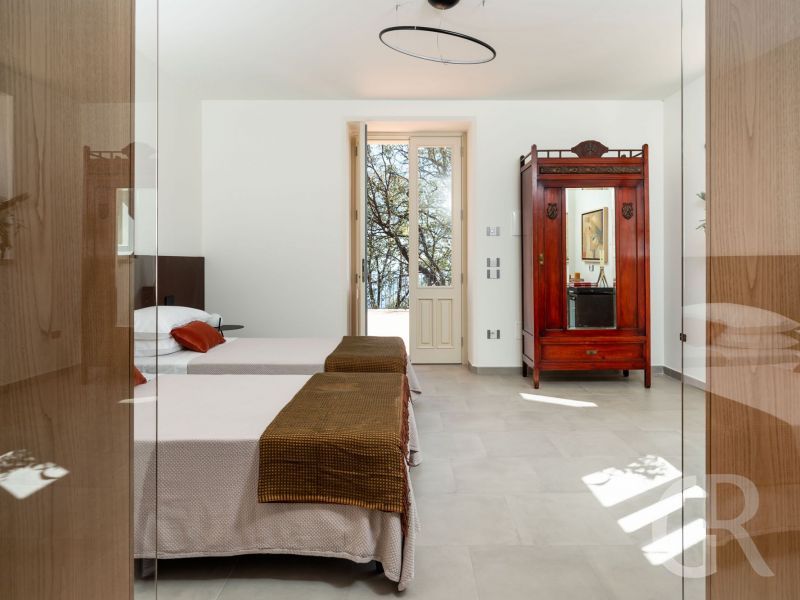 tenuta-contea-blick-auf-doppelbett.jpg