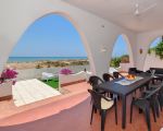villa-amelia-ueberdachte-terrasse.jpg