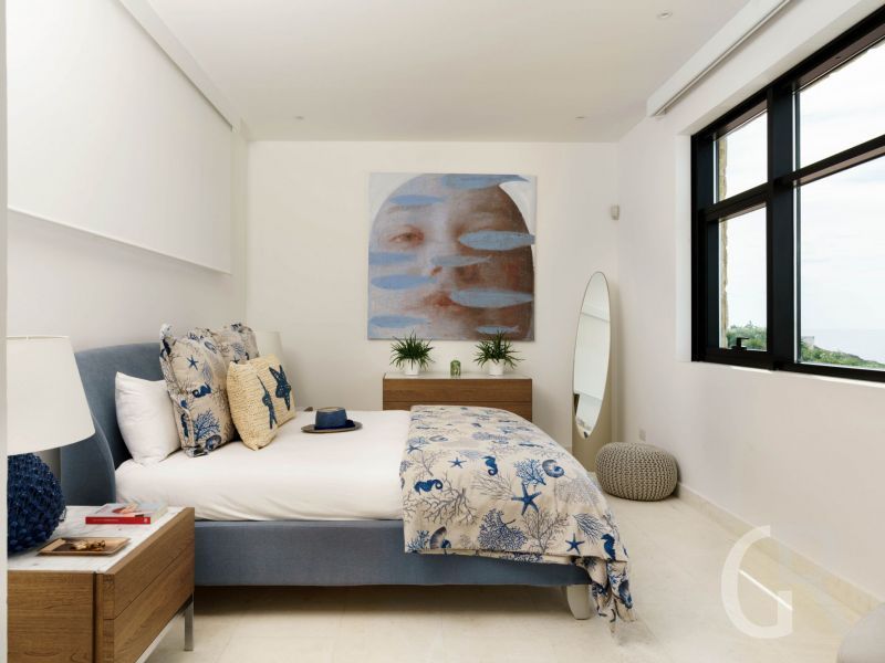villa-angelina-blaues-doppelbett.jpg