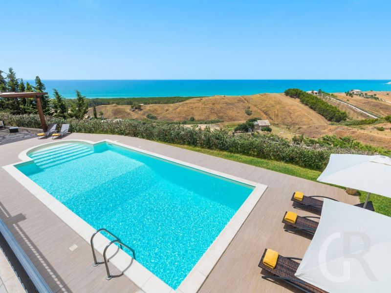 villa-anthea-schwimmbad.jpg
