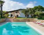 villa-blue-moon-pool-und-villa.jpg