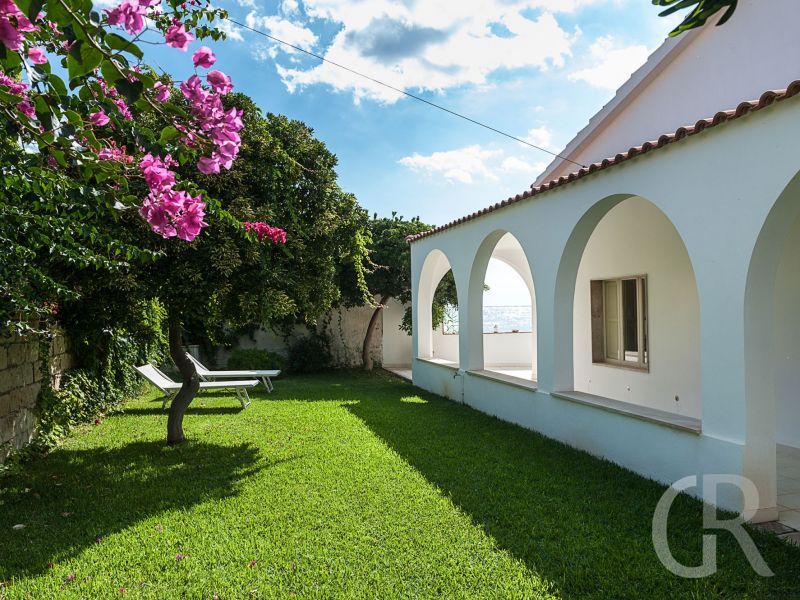 villa-brezza-marina-kleiner-garten.jpg