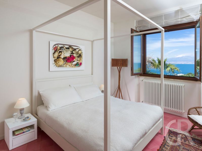 villa-coralia-schoens-bett.jpg