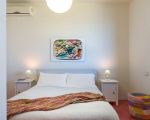 villa-coralia-weisses-doppelbett-im-schlafzimmer.jpg
