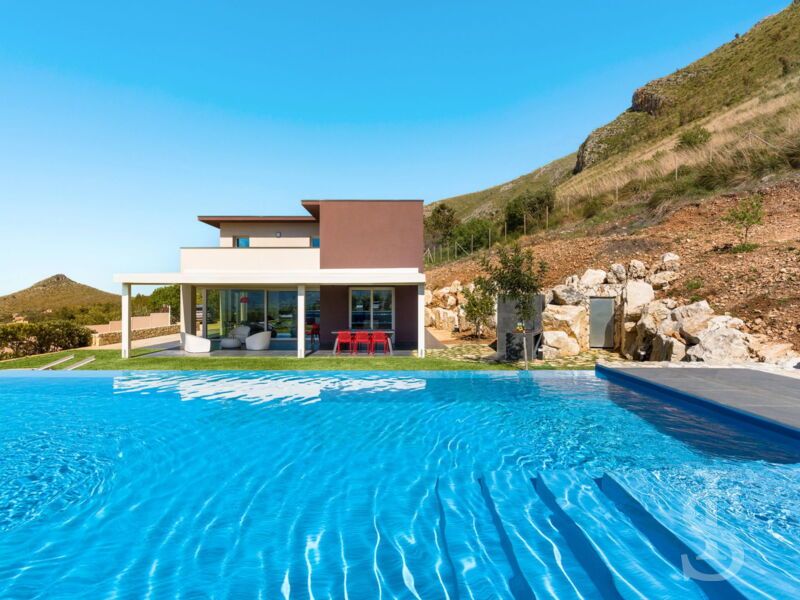 villa-dolce-vita-pool-und-haus.jpg