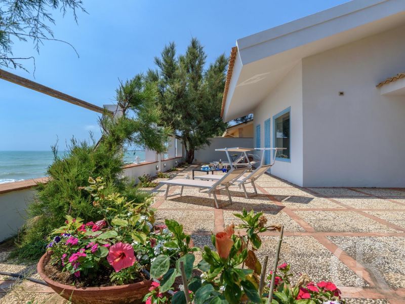 villa-elettra-garten-und-terrasse.jpg