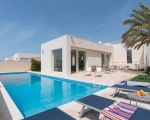villa-federica-mit-pool-und-blick-auf-das-ferienhaus.jpg