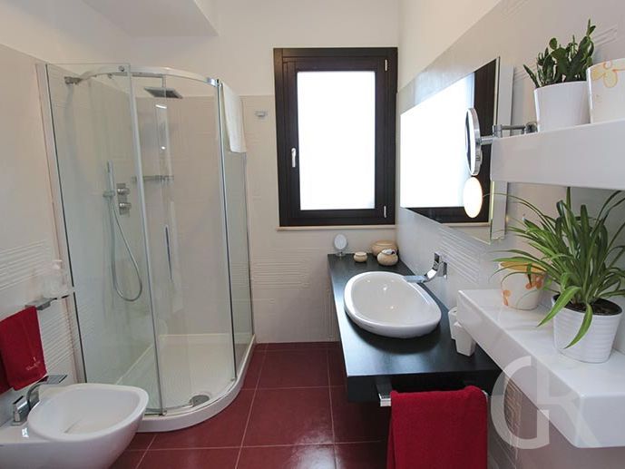 villa-flora-badezimmer-mit-dusche.jpg