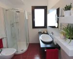 villa-flora-badezimmer-mit-dusche.jpg