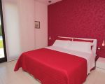villa-flora-schlafzimmer-mit-doppelbett.jpg