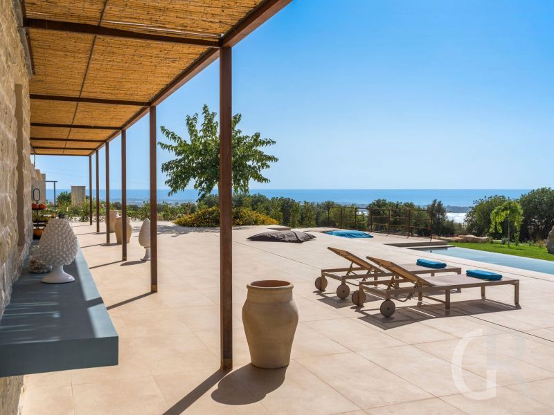 villa-gelso-bianco-terrasse-und-pool.jpg