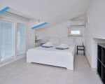 villa-ibla-grosser-schlafbereich-mit-bett.jpg