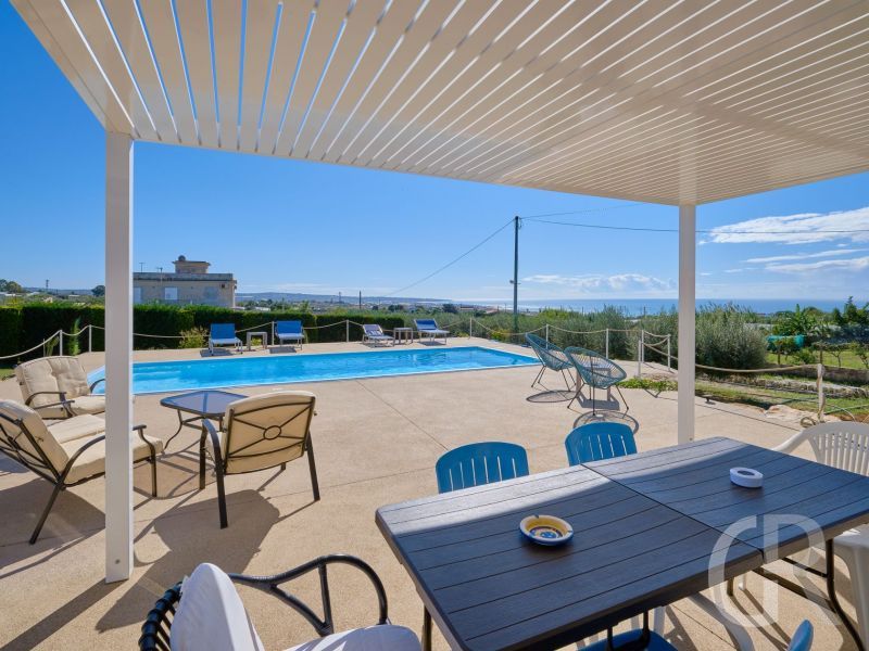 villa-ibla-ueberdachte-terrasse.jpg