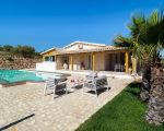 villa-kika-mit-pool.jpg