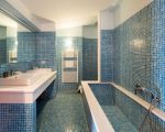 villa-la-boheme-blaues-bad.jpg