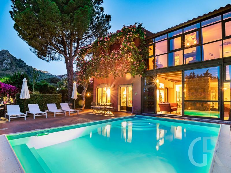 villa-la-boheme-pool-am-abend.jpg