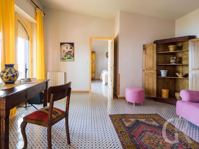 villa-la-boheme-schreibtisch.jpg