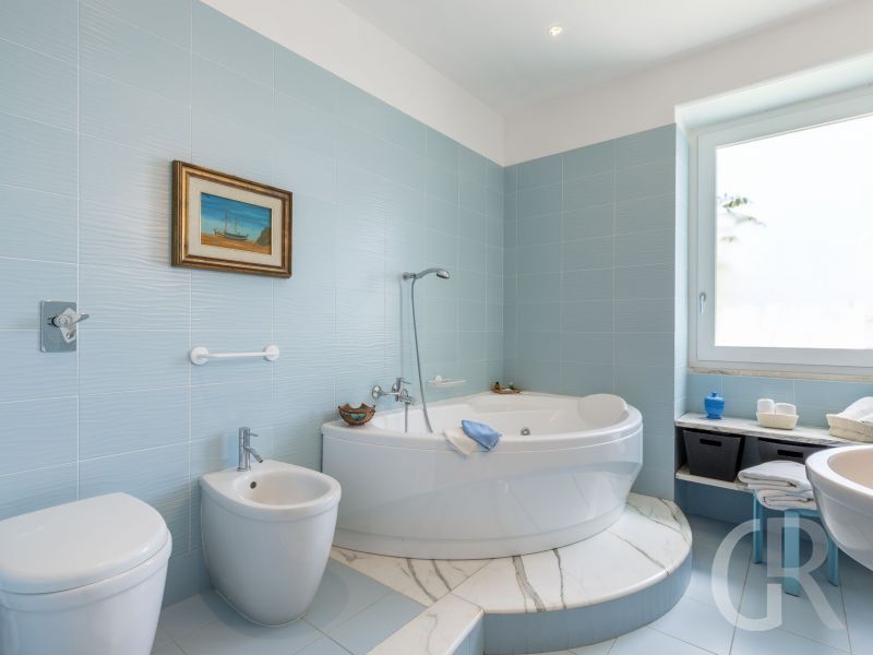 villa-la-forma-badewanne.jpg