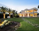 villa-la-plage-villa-am-abend.jpg