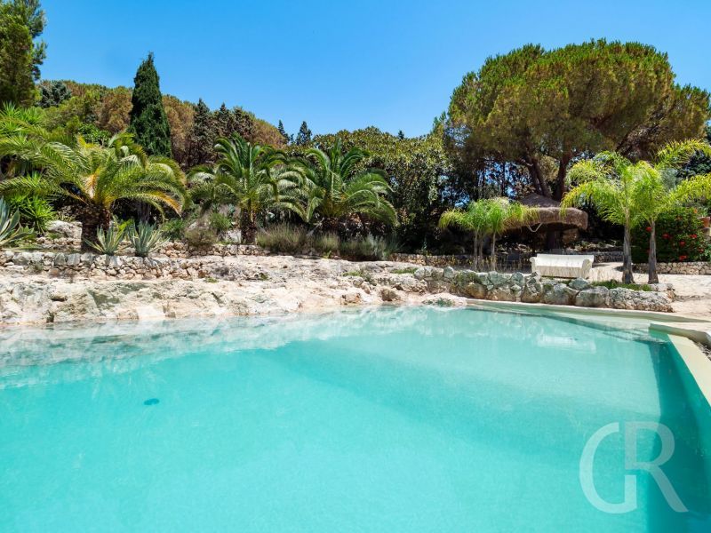 villa-maddalena-grosses-schwimmabd.jpg