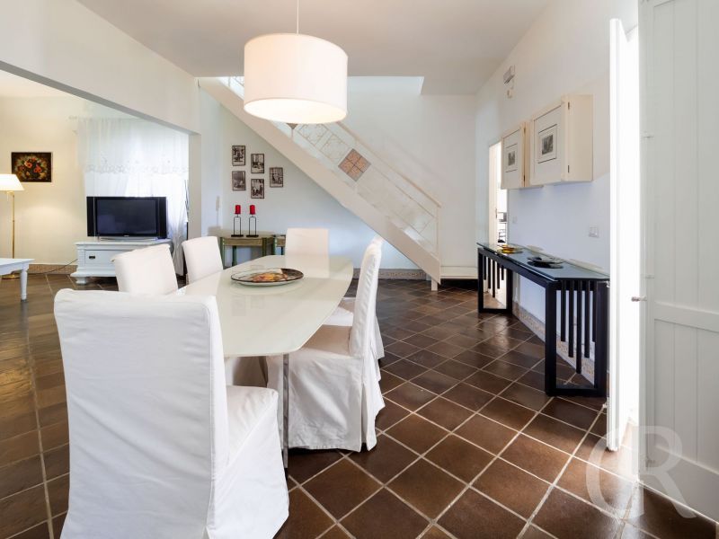 villa-maddalena-wohnzimmer-mit-essplatz.jpg