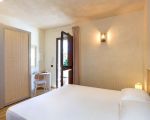 villa-magnolia-schlafzimmer-mit-schrank.jpg