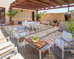 villa-magnolia-terrasse-mit-esstisch.jpg
