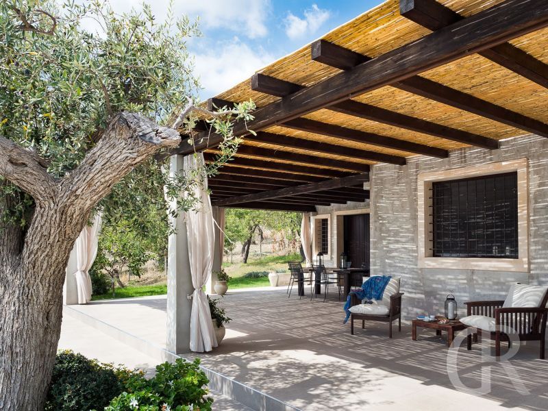 villa-mara-ueberdachte-terrasse.jpg