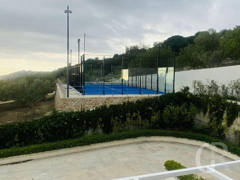 villa-nausica-tennis-padel-platz.jpeg