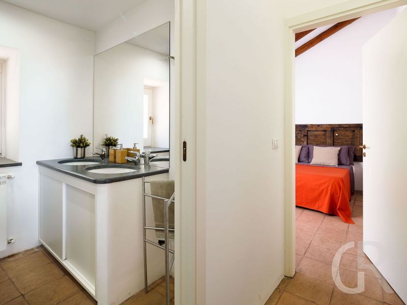 villa-nerello-bad-und-schlafzimmer.jpg