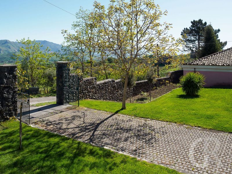 villa-nerello-zufahrt.jpg