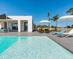 villa-nica-schwimmbad-und-terrasse.jpg