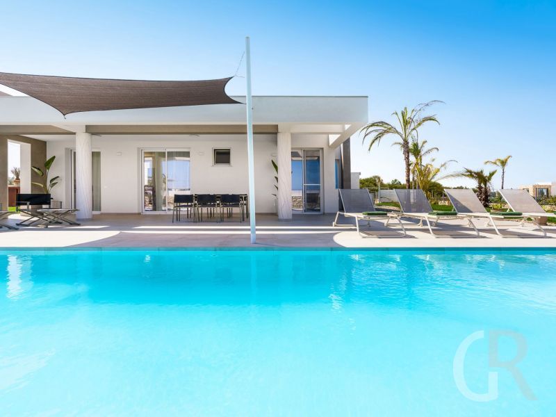 villa-paradisus-blick-auf-villa-und-pool.jpg