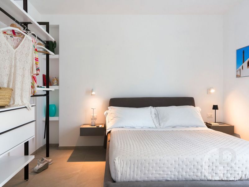 villa-paradisus-kommode-und-doppelbett.jpg