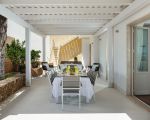 villa-pietra-del-sole-terrasse-mit-schatten.jpg
