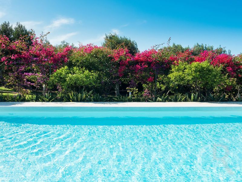 villa-ritrovato-pool-und-garten.jpg