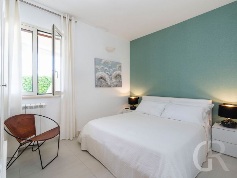 villa-stella-maris-weisses-doppelbett.jpg