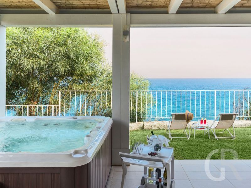 villa-stella-maris-whirlpool.jpg
