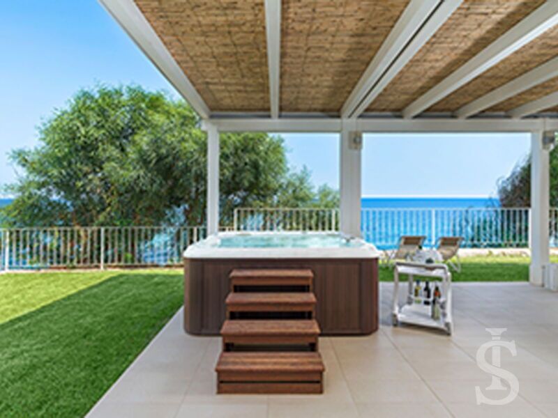 villa-stella-maris-whirlpool-mit-terrasse.jpg