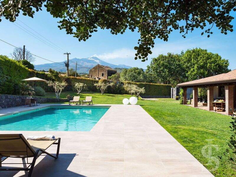 villa-viagrande-pool-mit-aetna.jpg