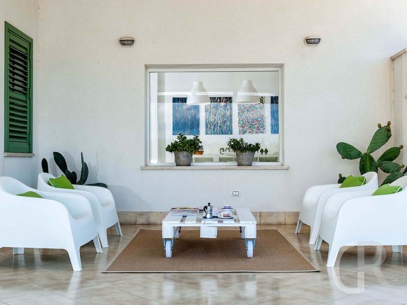 casa-bianca-weisse-sitzgruppe.jpg