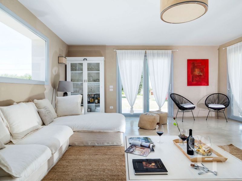 casa-degli-aranci-wohnzimmer-mit-sofa.jpg